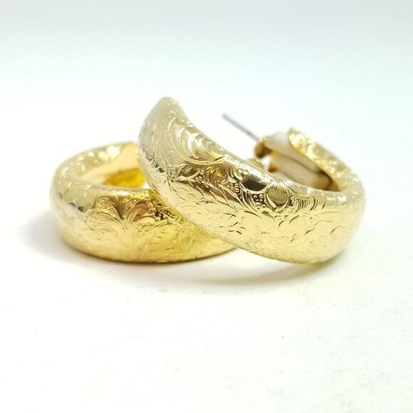 Vintage Gold Tone Hoop Earrings, Textured Floral Leaf Design, Retro 80s Style - Picture 1 of 5